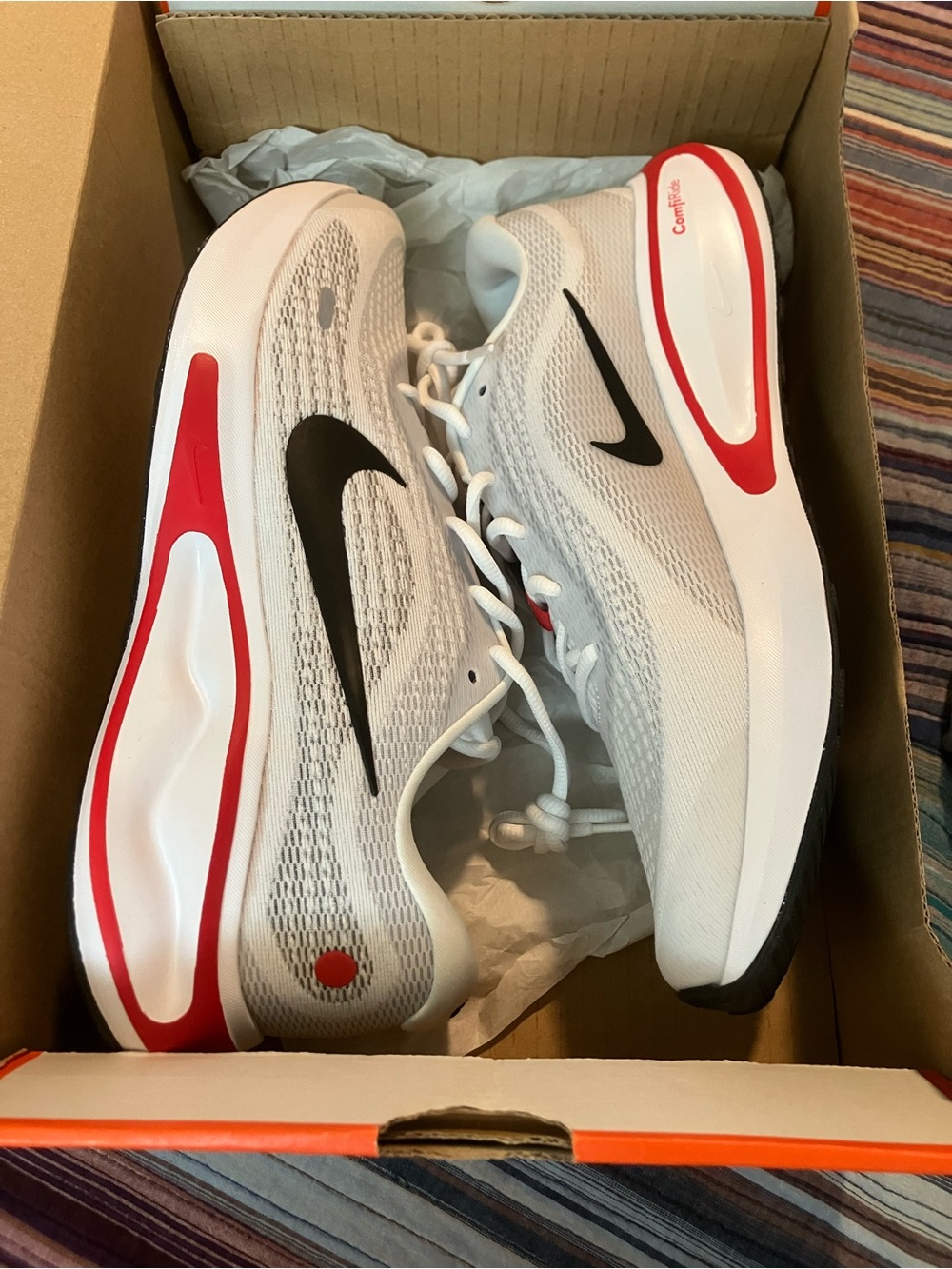 Nike Men’s Journey Run-Athletic Shoes with Black Swoosh and Red Accents Sz 10.5